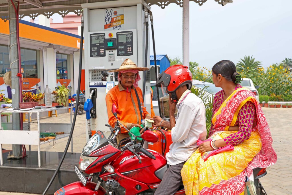 Petrol-Diesel Price News: क्रूड ऑयल की कीमतों में बड़ी गिरावट, क्या जल्द सस्ता होगा पेट्रोल-डीजल? Petrol-Diesel Price News: क्रूड ऑयल की कीमतों में बड़ी गिरावट, क्या जल्द सस्ता होगा पेट्रोल-डीजल?