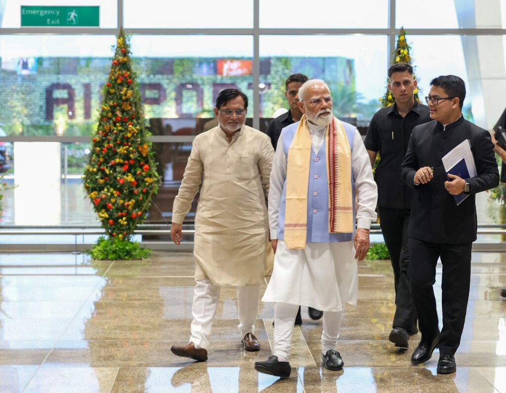 PM Modi News: NEET Re-Exam के कारण दिल्ली एयरपोर्ट पर रुके प्रधानमंत्री PM Modi News: NEET री-एग्जाम के कारण दिल्ली एयरपोर्ट पर रुके प्रधानमंत्री
