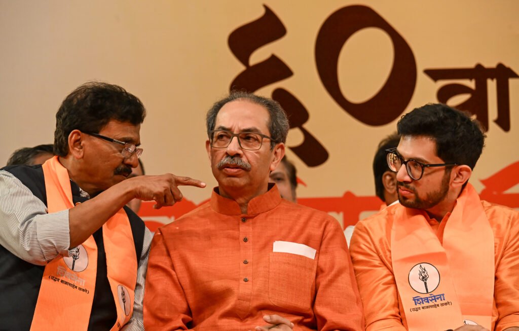 Shiv Sena UBT Crisis: क्या उद्धव ठाकरे की पार्टी में फिर से टूट? क्या है पूरा मामला और हैं बागी सांसद? Shiv Sena UBT Crisis: क्या उद्धव ठाकरे की पार्टी में फिर से टूट? क्या है पूरा मामला और हैं बागी सांसद?