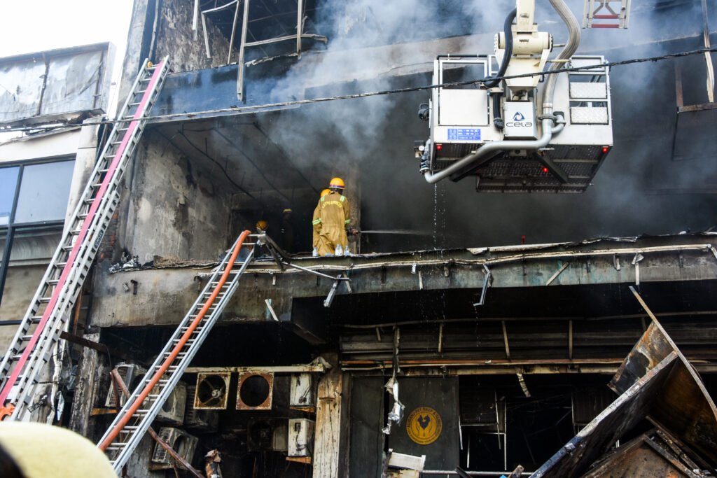 Lucknow Fire News: लखनऊ के अलीगंज में भीषण आग का कहर, कोचिंग सेंटर और गेमिंग जोन वाली इमारत में 15 लोगों की मौत Lucknow Fire News: लखनऊ के अलीगंज में भीषण आग का कहर, कोचिंग सेंटर और गेमिंग जोन वाली इमारत में 15 लोगों की मौत