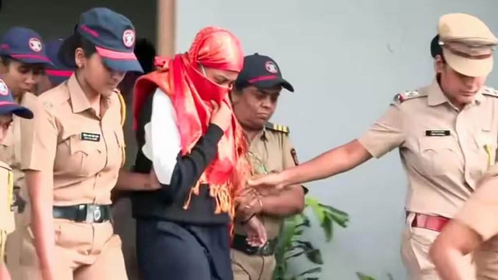 Ketan Agarwal Murder Case: मीडिया के सामने सिया गोयल ने दिखाई मिडिल फिंगर, वीडियो वायरल Ketan Agarwal Murder Case: मीडिया के सामने सिया गोयल ने दिखाई मिडिल फिंगर, वीडियो वायरल