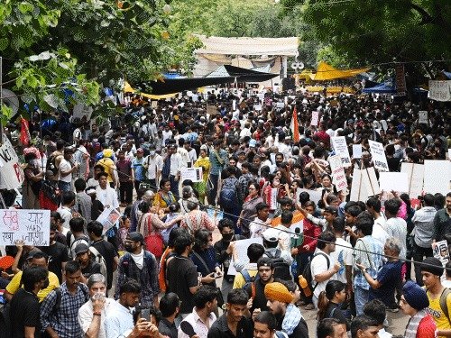 फिर धरने पर बैठेंगे…; सरकार को CJP की खुली चेतावनी, क्यों भड़के ‘कॉकरोच’? फिर धरने पर बैठेंगे...; सरकार को CJP की खुली चेतावनी, क्यों भड़के 'कॉकरोच'?