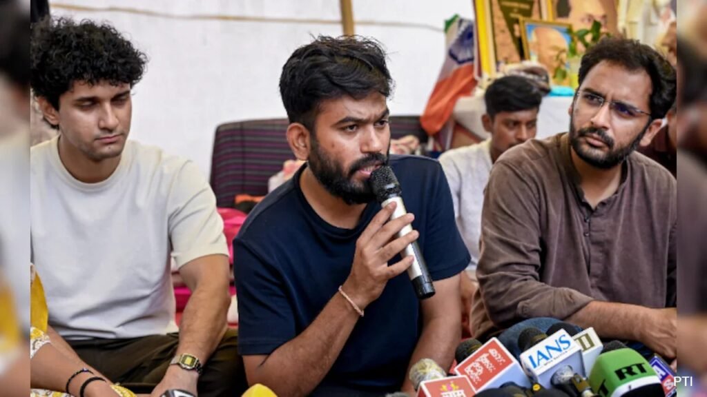 धर्मेंद्र प्रधान के बाद अब नितिन गडकरी और हरदीप सिंह पुरी देंगे इस्तीफा, दिल्ली में फिर प्रदर्शन की तैयारी धर्मेंद्र प्रधान के बाद अब नितिन गडकरी और हरदीप सिंह पुरी देंगे इस्तीफा, दिल्ली में फिर प्रदर्शन की तैयारी
