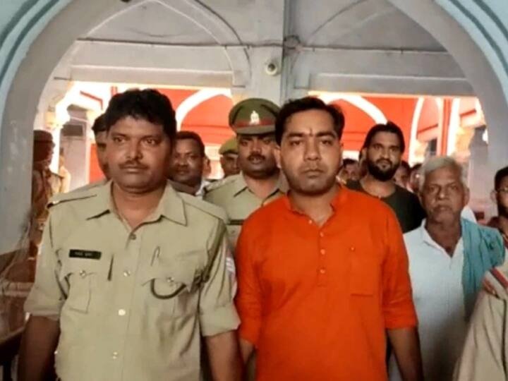 अलीगढ़ हनीट्रैप कांड से BJP में हलचल, कई नेताओं के नाम चर्चा में; पुलिस जांच तेज अलीगढ़ हनीट्रैप कांड से BJP में हलचल, कई नेताओं के नाम चर्चा में; पुलिस जांच तेज