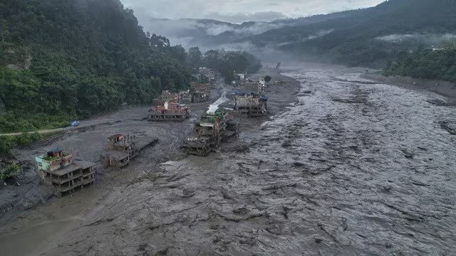 नेपाल में फिर आ सकती है तबाही! बढ़ रहा भोटेकोशी नदी का जलस्तर, एजेंसियां अलर्ट नेपाल में फिर आ सकती है तबाही! बढ़ रहा भोटेकोशी नदी का जलस्तर, एजेंसियां अलर्ट
