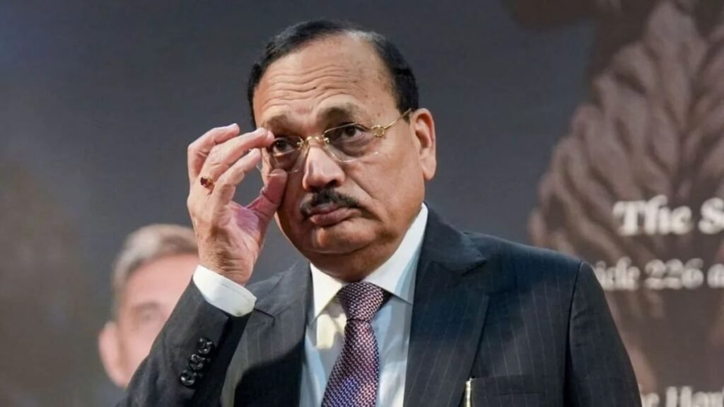 CJI सूर्यकांत बोले- ‘यह छात्रों और मेरे बीच का मामला है’, CJI सूर्यकांत ने BCI को लगा दी फटकार CJI सूर्यकांत बोले- ‘यह छात्रों और मेरे बीच का मामला है’, CJI सूर्यकांत ने BCI को लगा दी फटकार