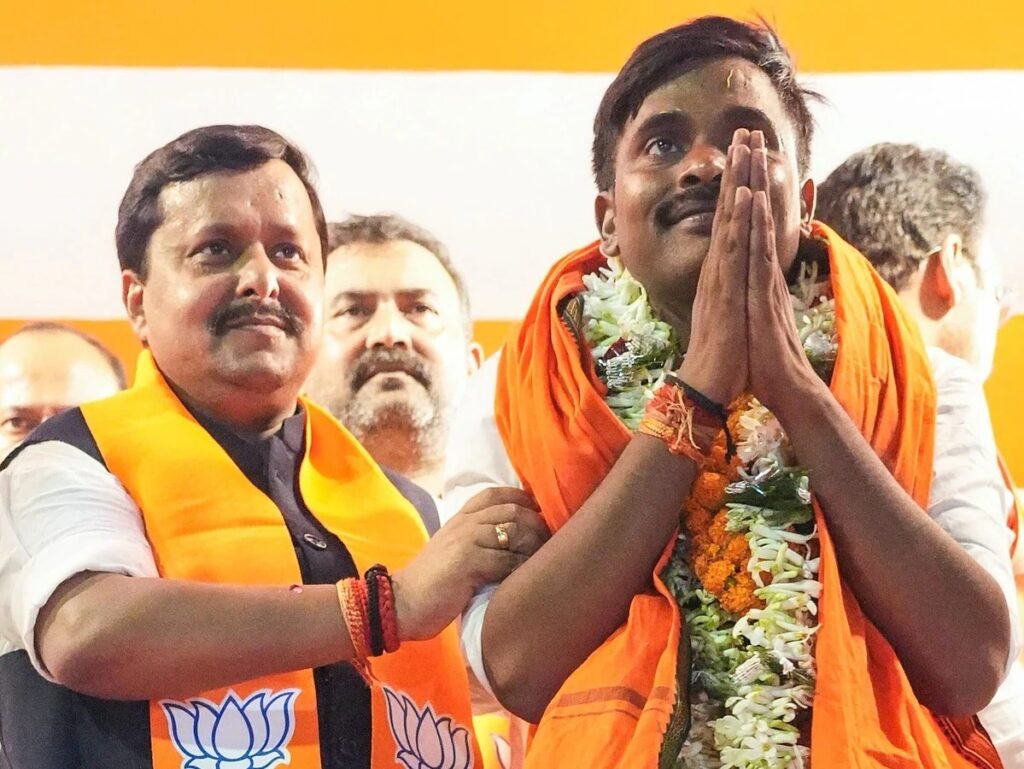 बांकीपुर में भाजपा की बड़ी हार, नीरज सिन्हा नहीं दोहरा सके नितिन नवीन का प्रदर्शन, जातीय समीकरण भी पड़े फीके बांकीपुर में भाजपा की बड़ी हार, नीरज सिन्हा नहीं दोहरा सके नितिन नवीन का प्रदर्शन, जातीय समीकरण भी पड़े फीके