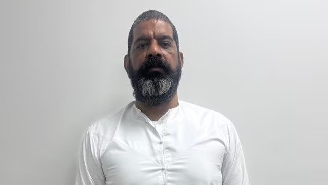 UAE से भारत लाया गया भगोड़ा ड्रग किंगपिन वीरेंद्र सिंह बसोया UAE से भारत लाया गया भगोड़ा ड्रग किंगपिन विरेंद्र सिंह बसोया