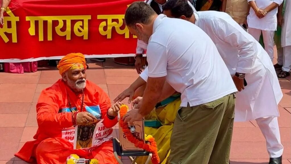 वाराणसी में राहुल गांधी, अवधेश प्रसाद और पप्पू यादव के खिलाफ एफआईआर, संसद में विरोध प्रदर्शन बना वजह