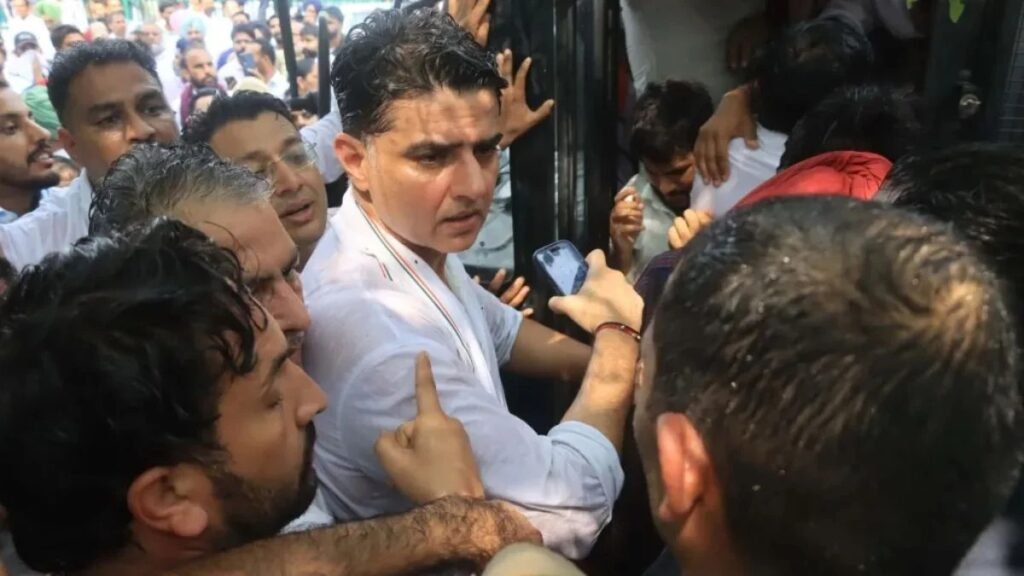 चंडीगढ़ में कांग्रेस के प्रदर्शन के दौरान 60 नेताओं-कार्यकर्ताओं के फोन-पर्स गायब